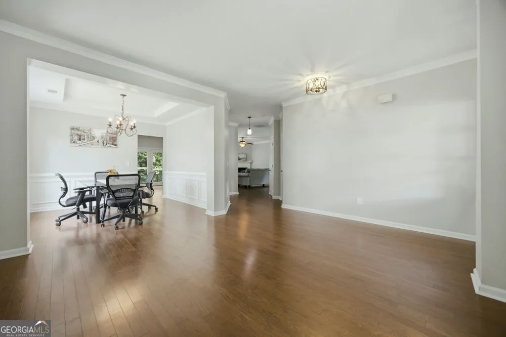560 Crestmont LN Canton, GA 30114