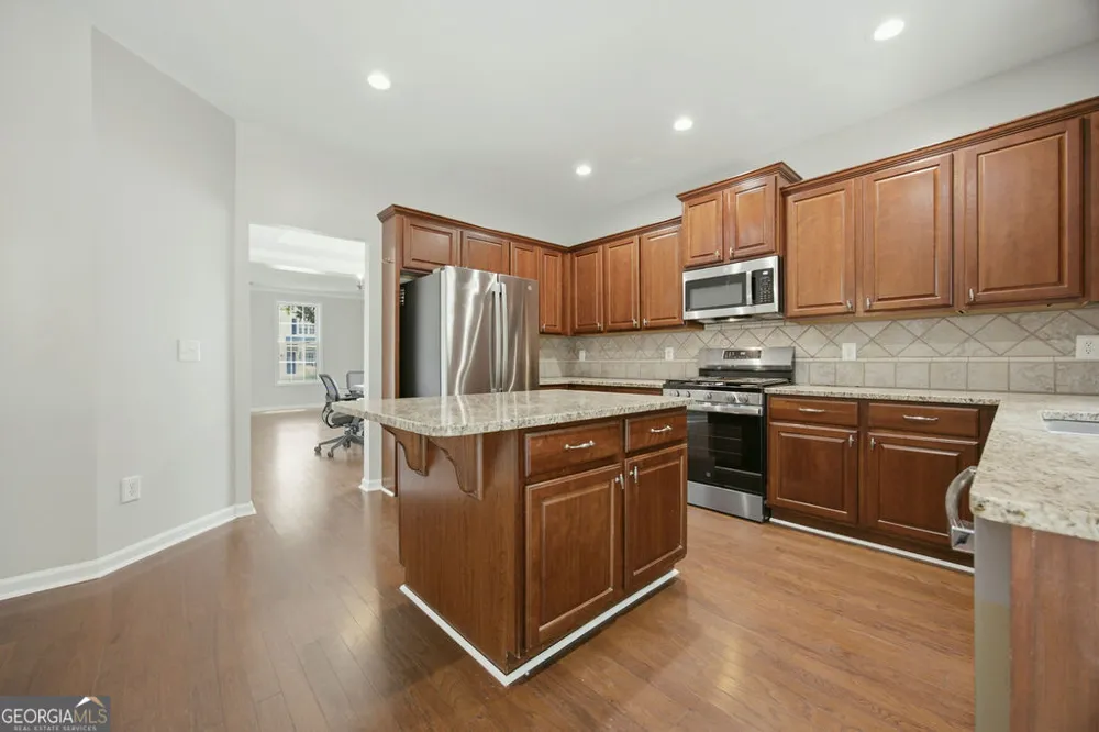 560 Crestmont LN Canton, GA 30114