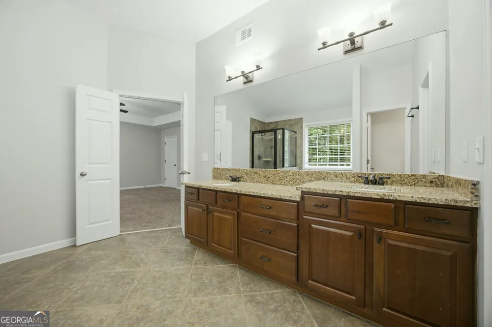 560 Crestmont LN Canton, GA 30114