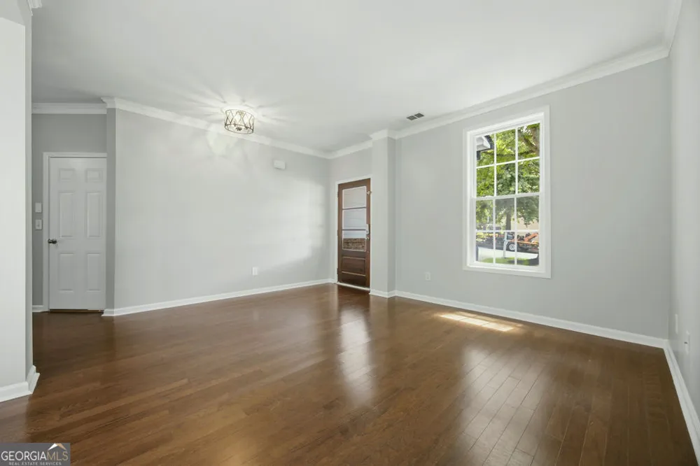 560 Crestmont LN Canton, GA 30114