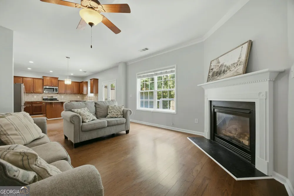 560 Crestmont LN Canton, GA 30114