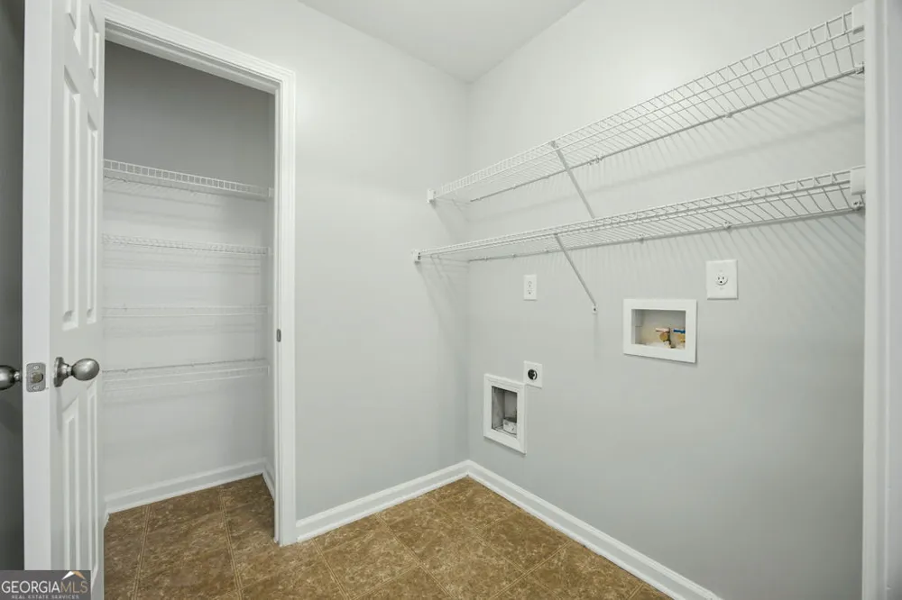 560 Crestmont LN Canton, GA 30114