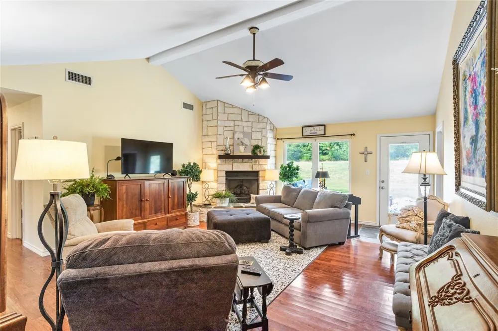 1088 Bub Hill Road Whitewright, TX 75491