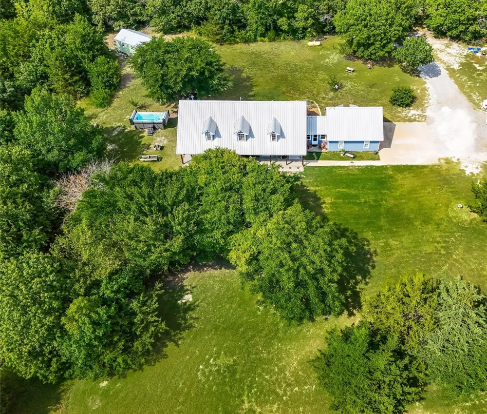 1088 Bub Hill Road Whitewright, TX 75491