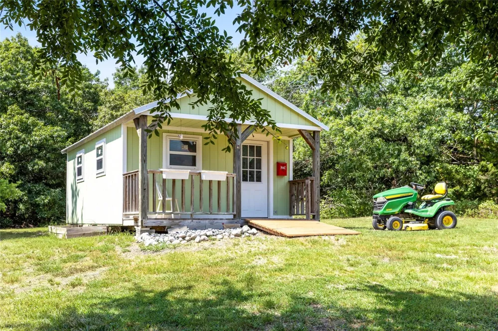 1088 Bub Hill Road Whitewright, TX 75491