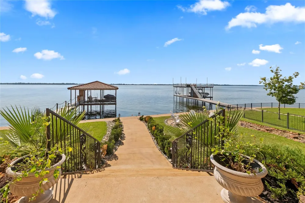 204 Pinnacle Club Place Mabank, TX 75156