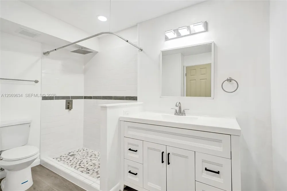 2025 NE 164th St #710 North Miami Beach, FL 33162