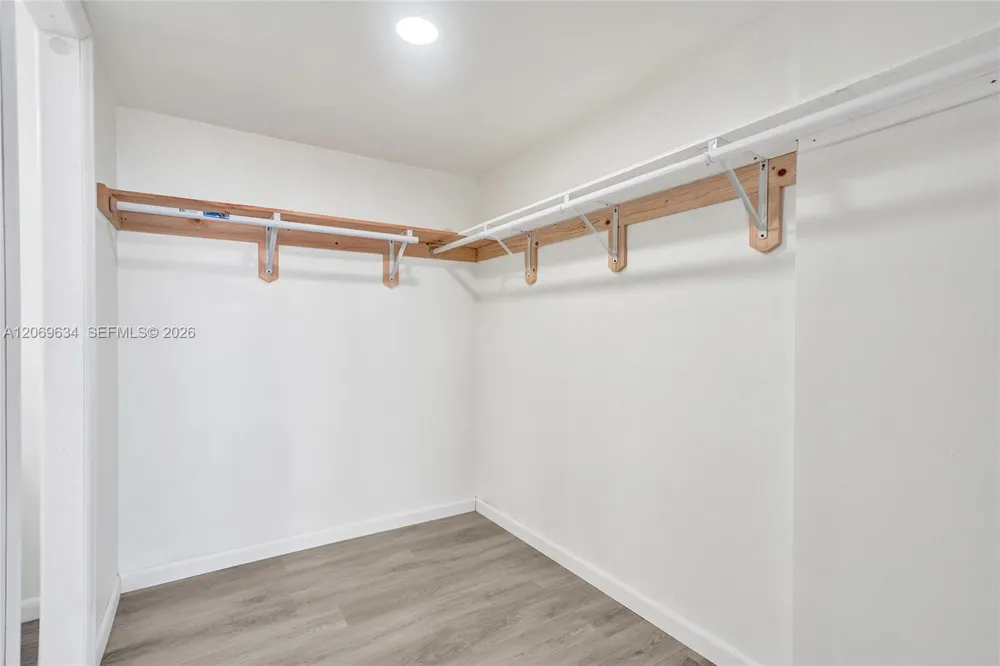 2025 NE 164th St #710 North Miami Beach, FL 33162