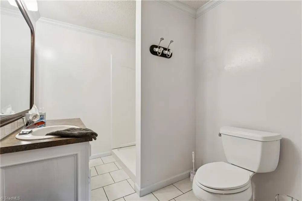 1640 Beechwood Road Yadkinville, NC 27055