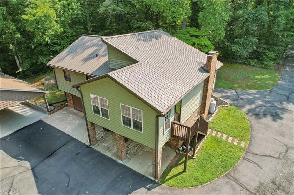 1640 Beechwood Road Yadkinville, NC 27055