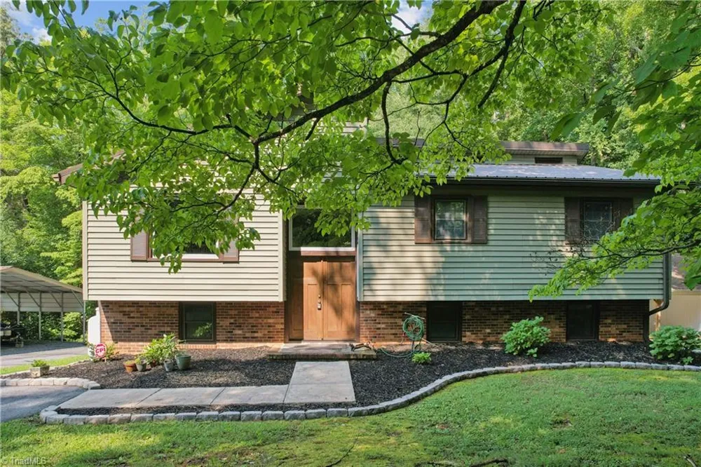 1640 Beechwood Road Yadkinville, NC 27055