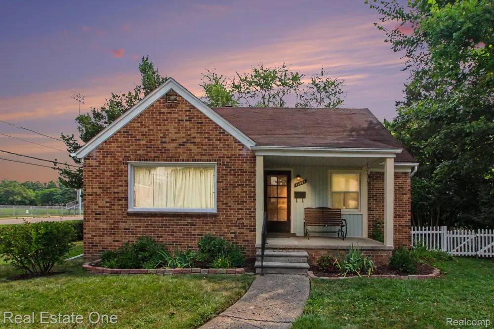 15982 Macarthur Street E Redford Charter Township, MI 48239