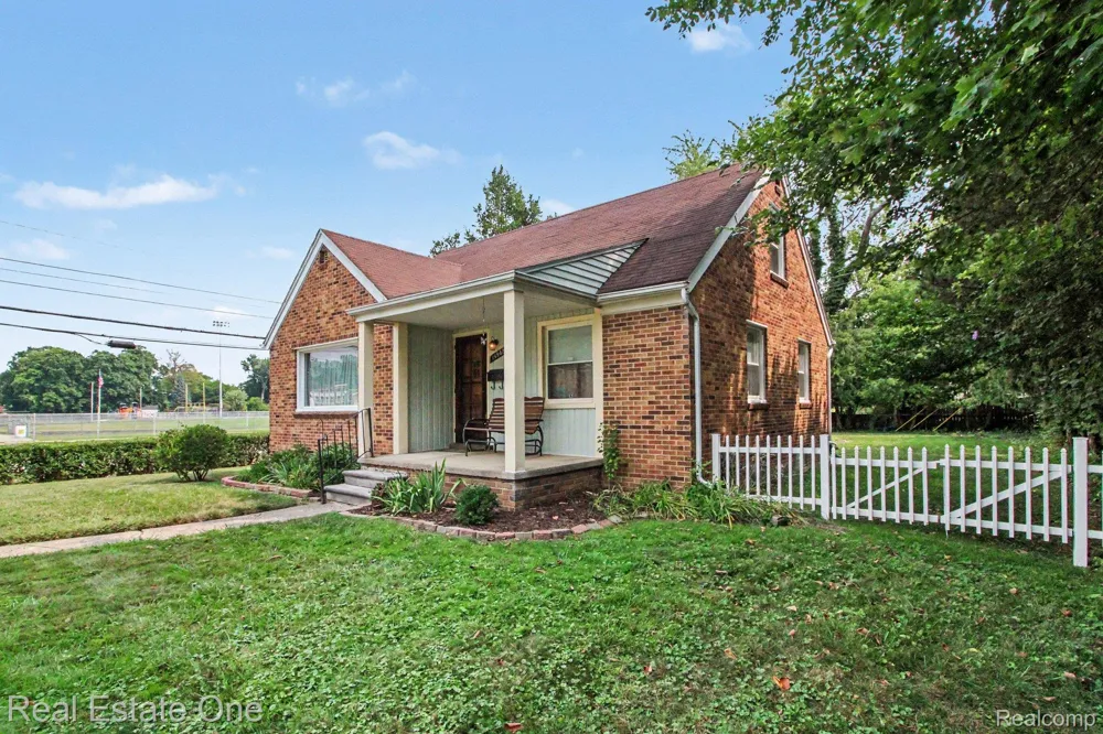 15982 Macarthur Street E Redford Charter Township, MI 48239