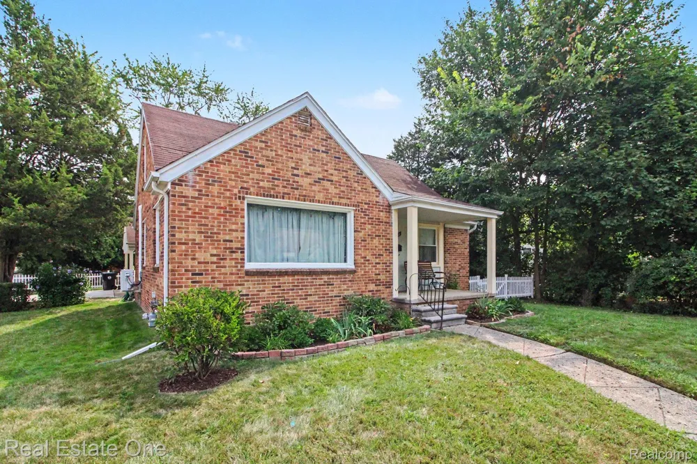 15982 Macarthur Street E Redford Charter Township, MI 48239