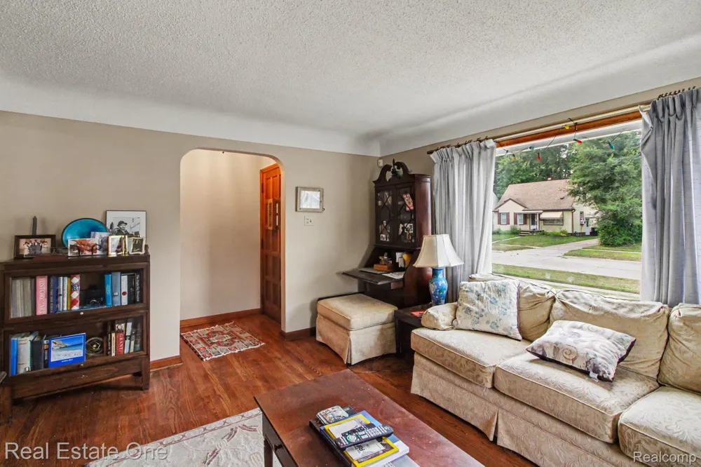 15982 Macarthur Street E Redford Charter Township, MI 48239