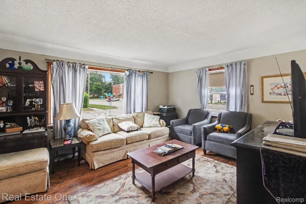 15982 Macarthur Street E Redford Charter Township, MI 48239