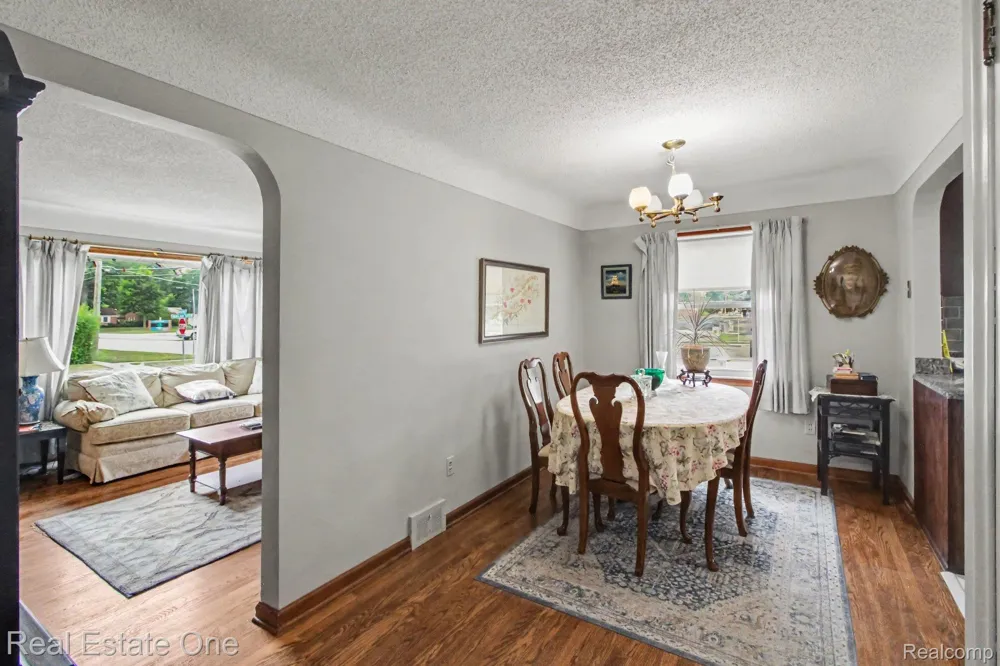 15982 Macarthur Street E Redford Charter Township, MI 48239