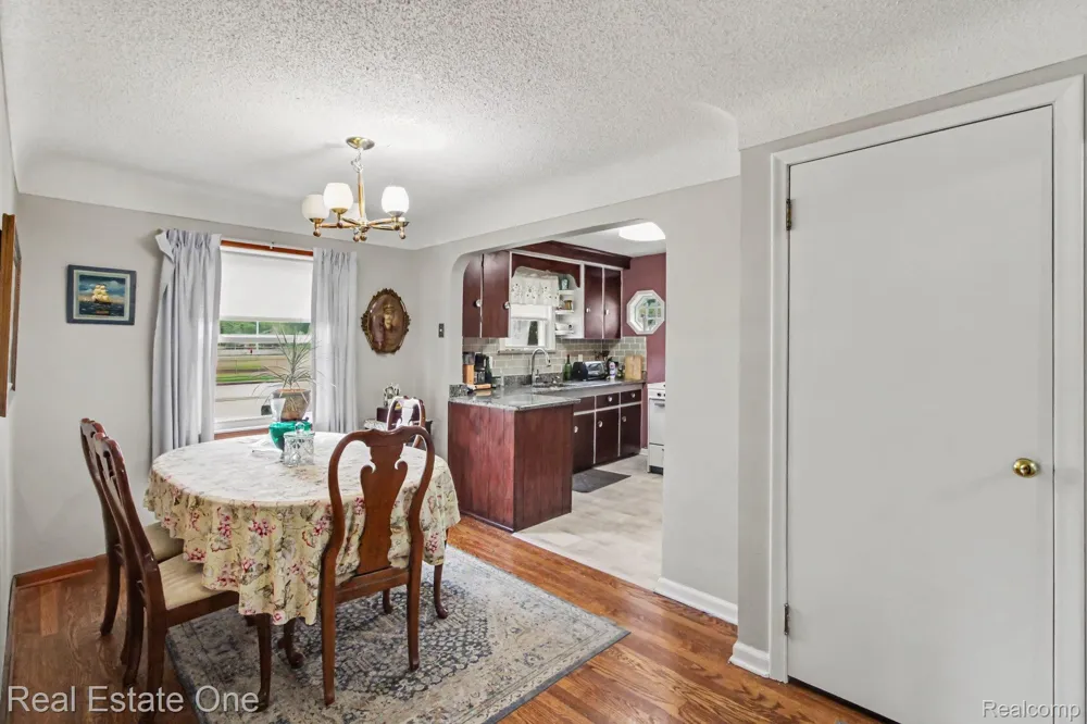 15982 Macarthur Street E Redford Charter Township, MI 48239