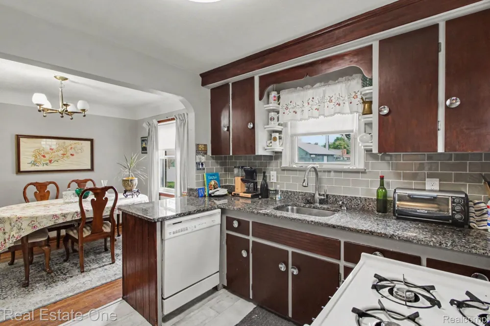 15982 Macarthur Street E Redford Charter Township, MI 48239