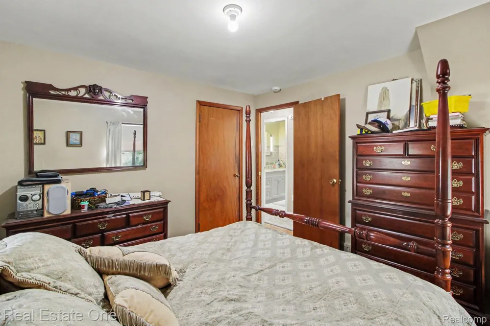 15982 Macarthur Street E Redford Charter Township, MI 48239