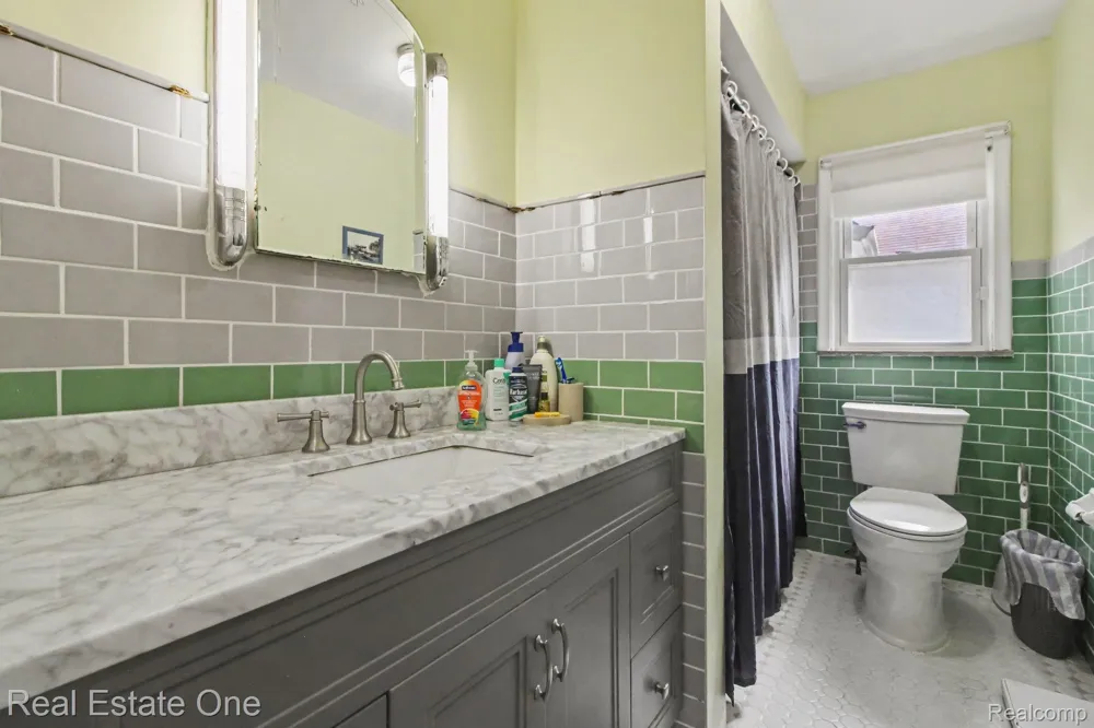 15982 Macarthur Street E Redford Charter Township, MI 48239
