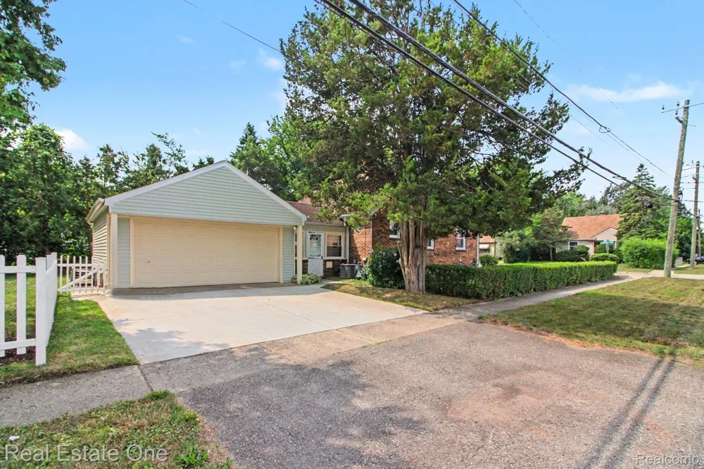 15982 Macarthur Street E Redford Charter Township, MI 48239