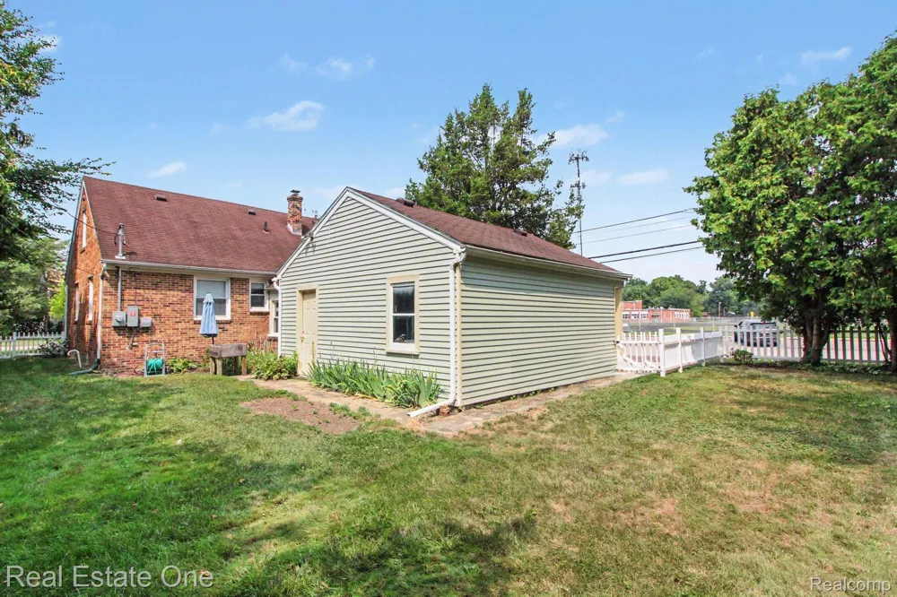 15982 Macarthur Street E Redford Charter Township, MI 48239