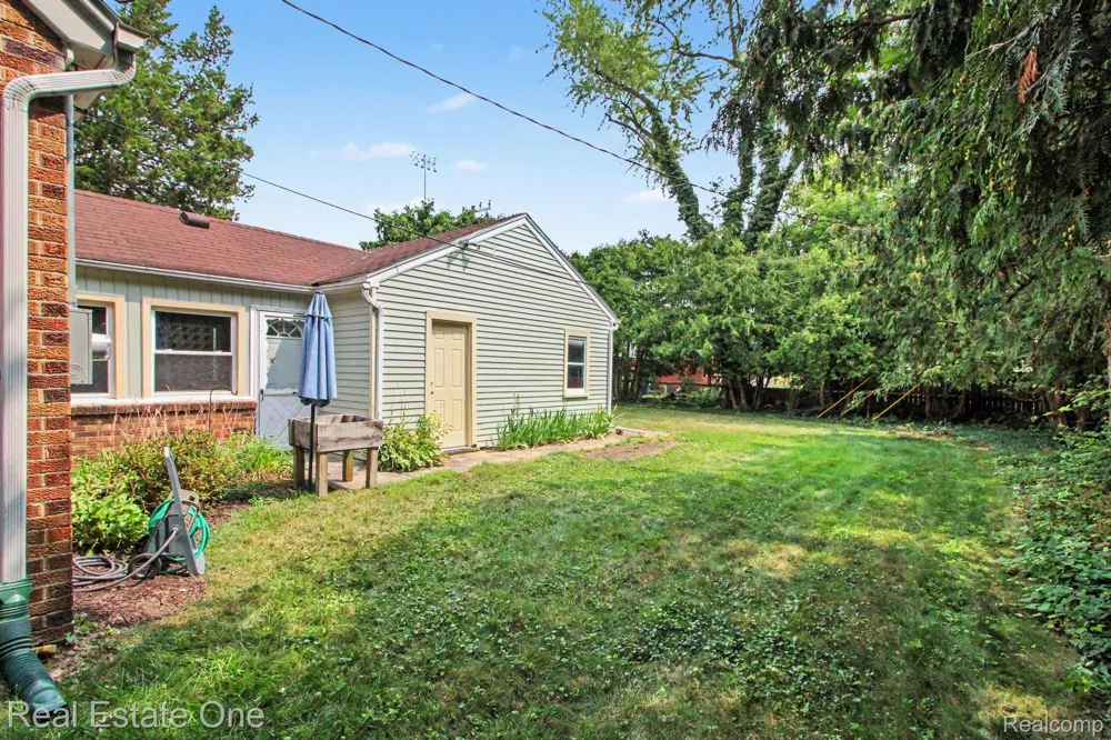 15982 Macarthur Street E Redford Charter Township, MI 48239