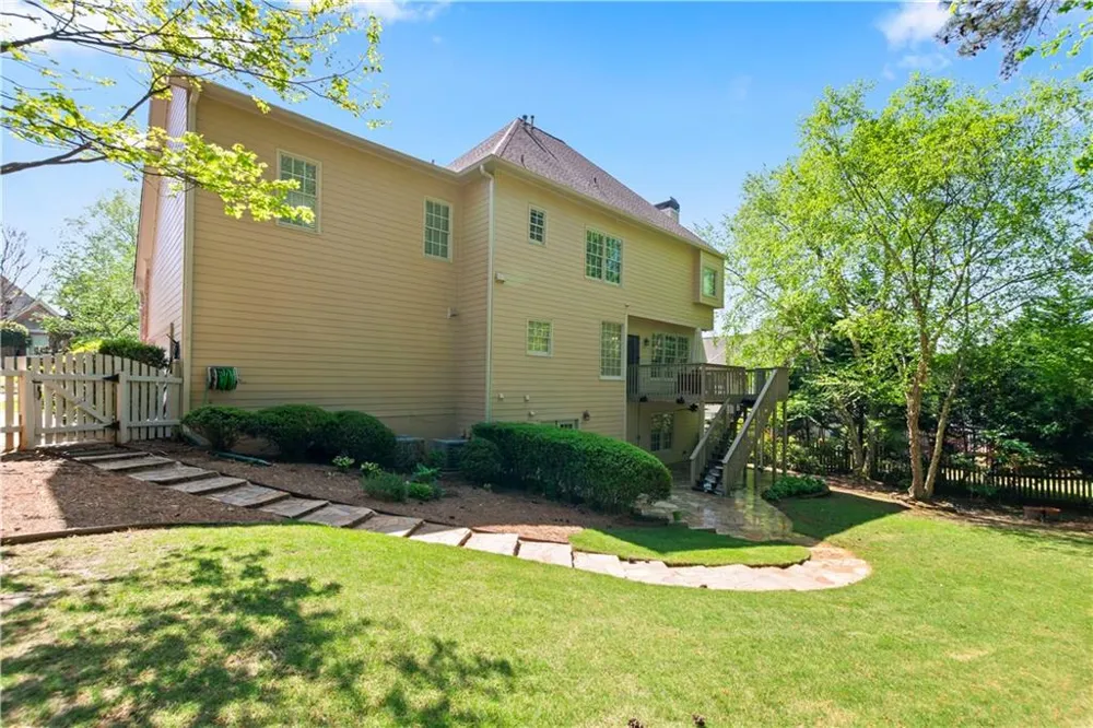 7205 Fawn Lake Drive Alpharetta, GA 30005