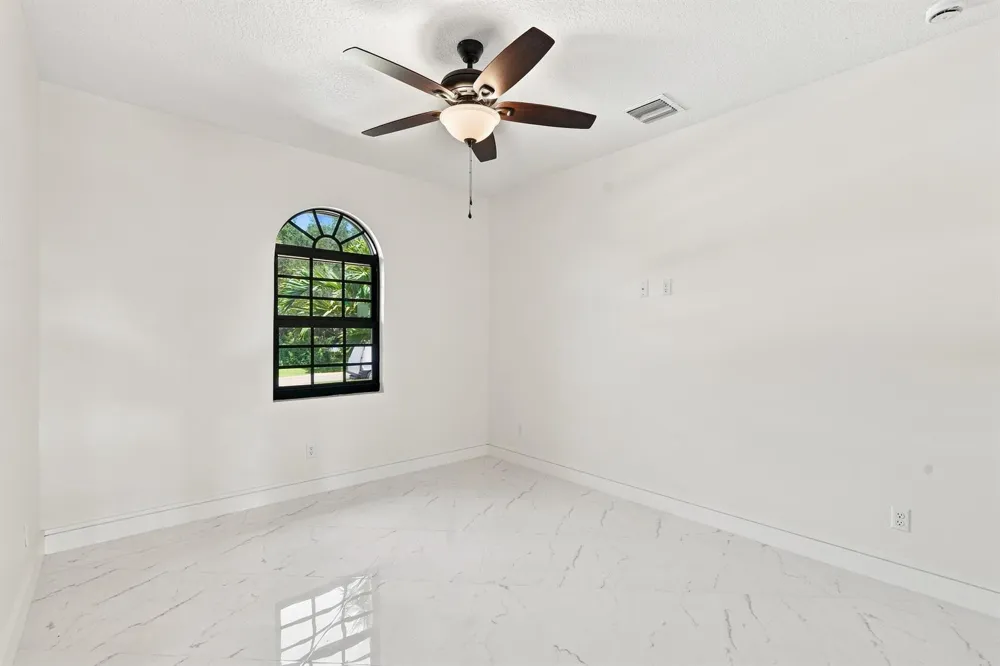 2356 30TH AVENUE SW Vero Beach, FL 32968