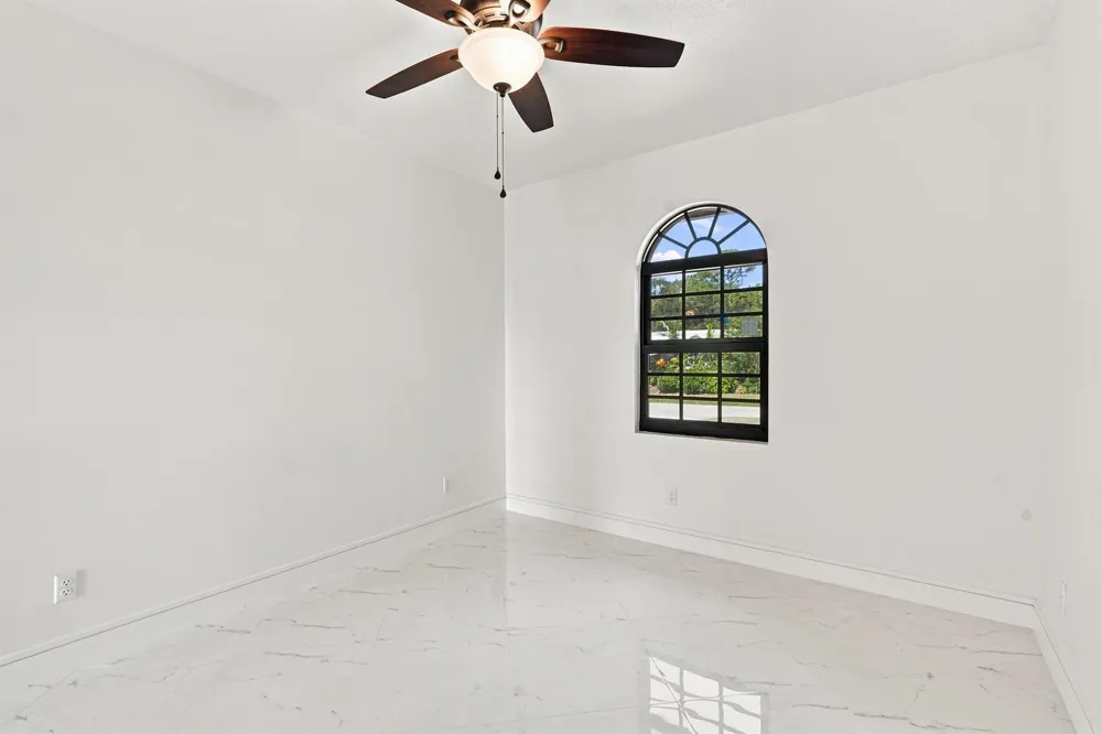 2356 30TH AVENUE SW Vero Beach, FL 32968