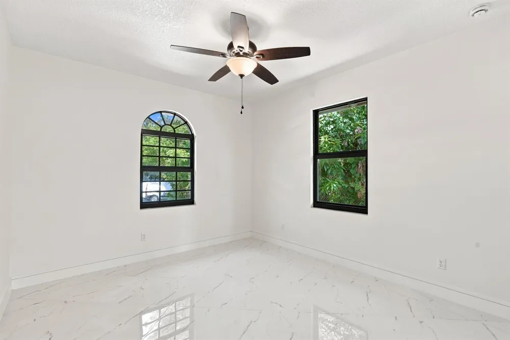 2356 30TH AVENUE SW Vero Beach, FL 32968