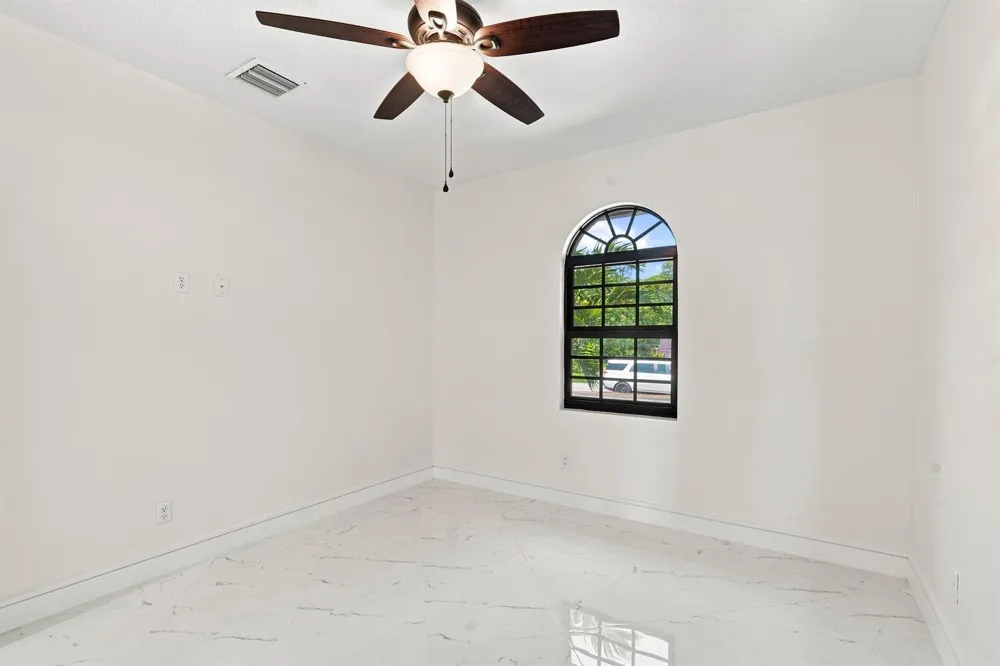 2356 30TH AVENUE SW Vero Beach, FL 32968