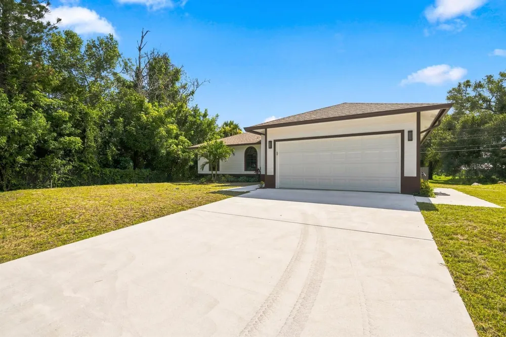 2356 30TH AVENUE SW Vero Beach, FL 32968
