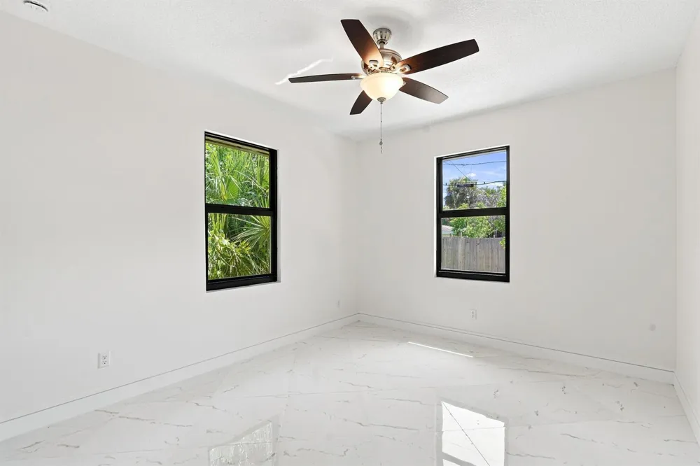 2356 30TH AVENUE SW Vero Beach, FL 32968