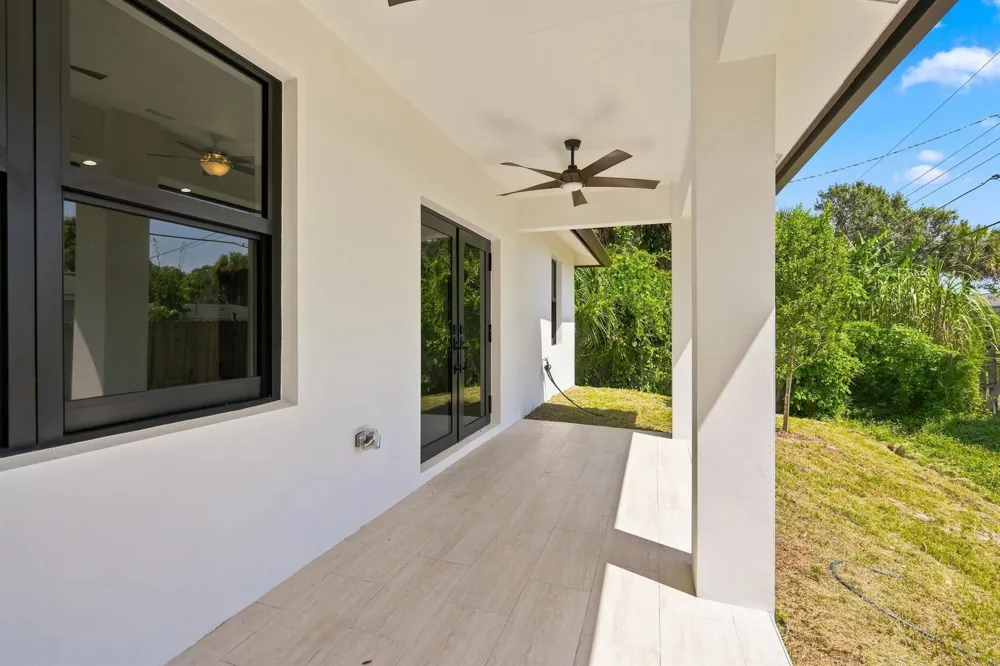 2356 30TH AVENUE SW Vero Beach, FL 32968