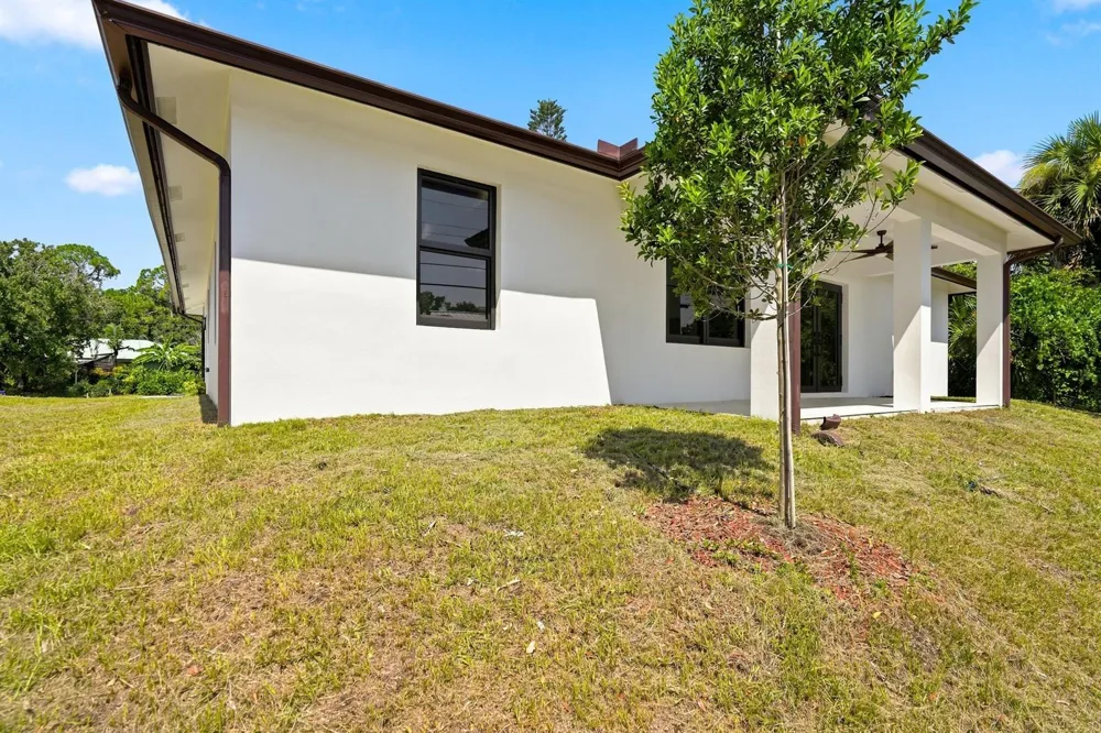 2356 30TH AVENUE SW Vero Beach, FL 32968