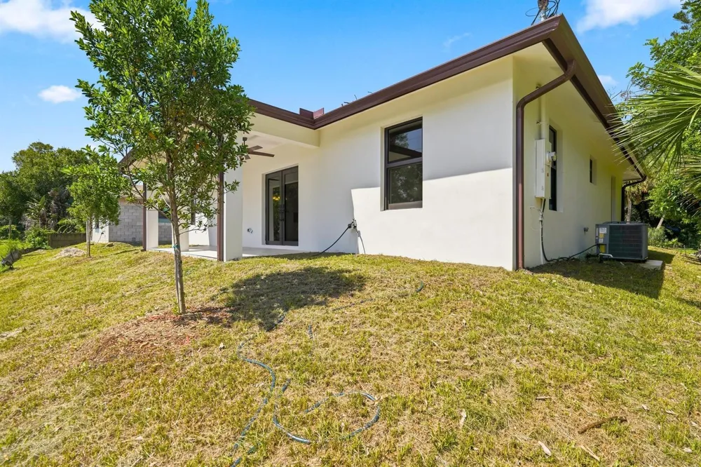 2356 30TH AVENUE SW Vero Beach, FL 32968
