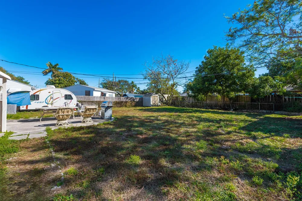 3914 SERUBI AVENUE Palm Springs, FL 33461