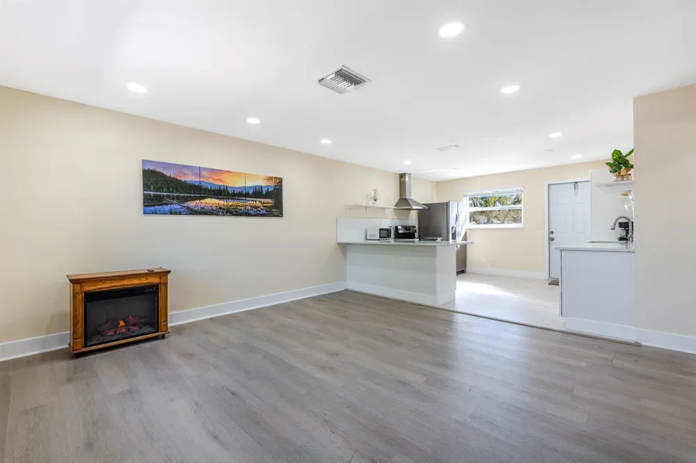 3914 SERUBI AVENUE Palm Springs, FL 33461