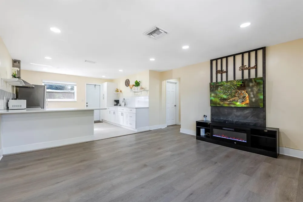 3914 SERUBI AVENUE Palm Springs, FL 33461