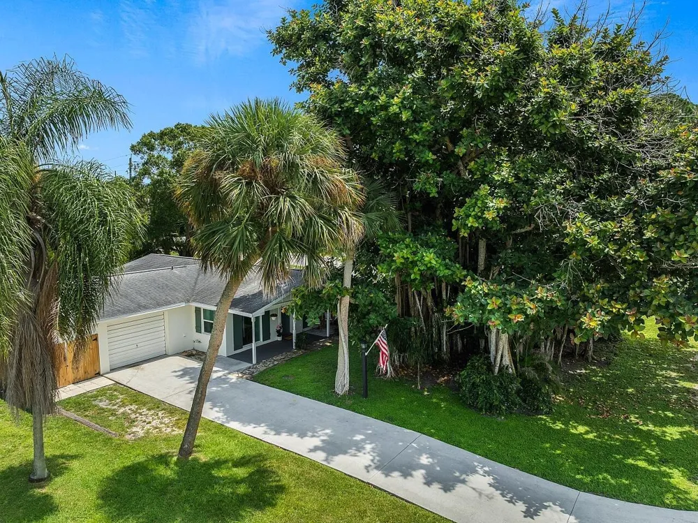 1206 21ST COURT Vero Beach, FL 32960