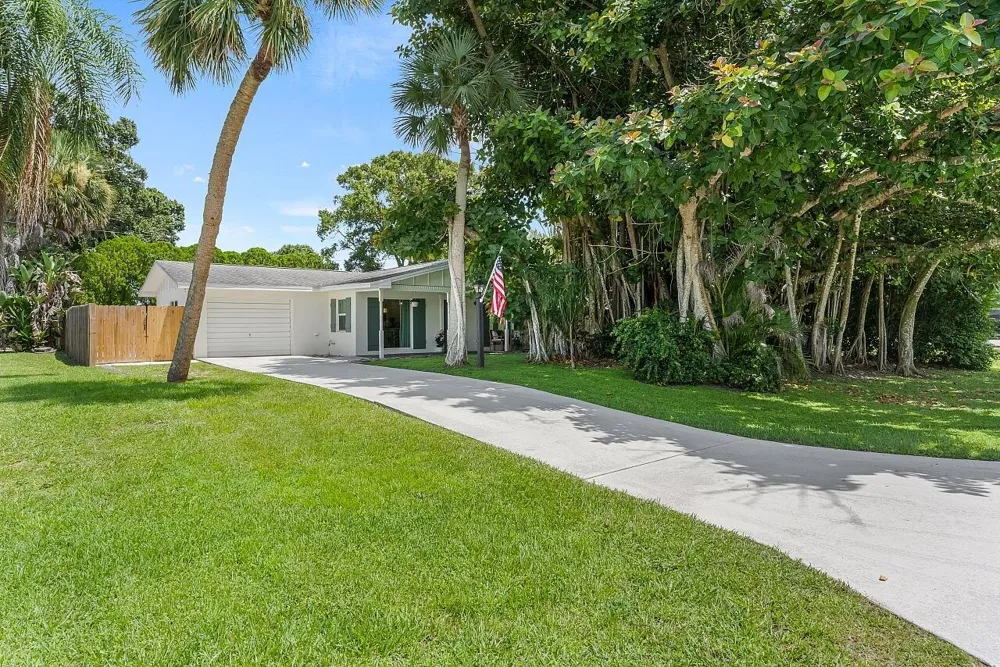 1206 21ST COURT Vero Beach, FL 32960
