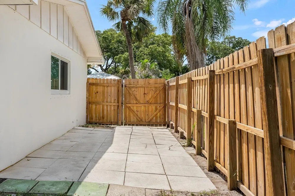 1206 21ST COURT Vero Beach, FL 32960