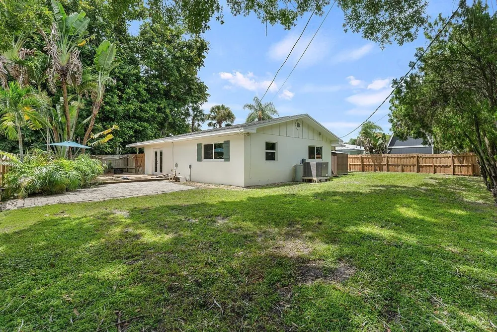 1206 21ST COURT Vero Beach, FL 32960