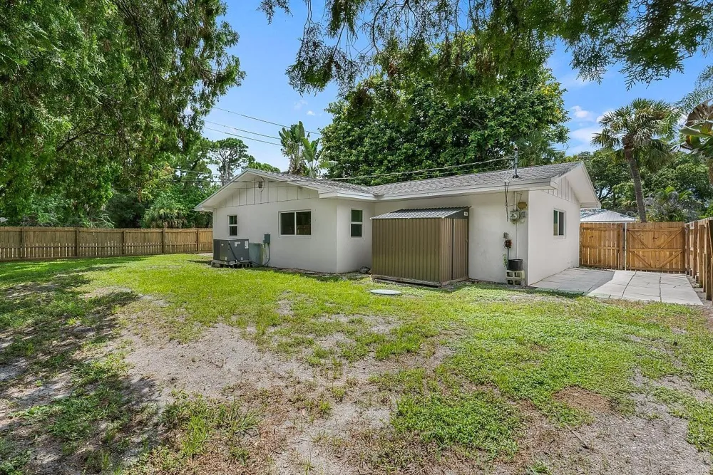 1206 21ST COURT Vero Beach, FL 32960