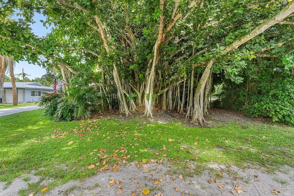 1206 21ST COURT Vero Beach, FL 32960