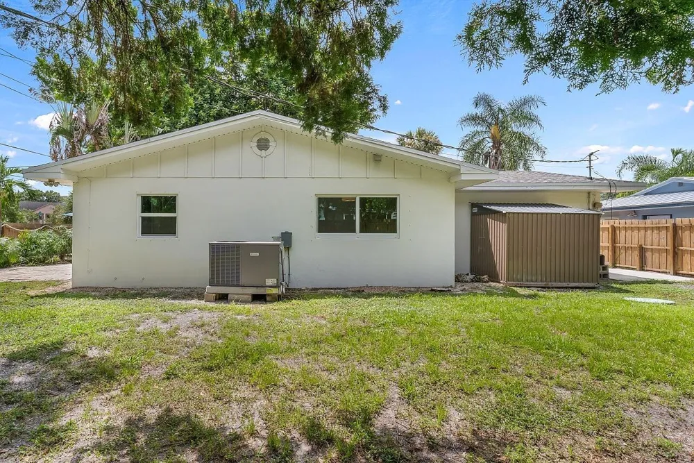 1206 21ST COURT Vero Beach, FL 32960