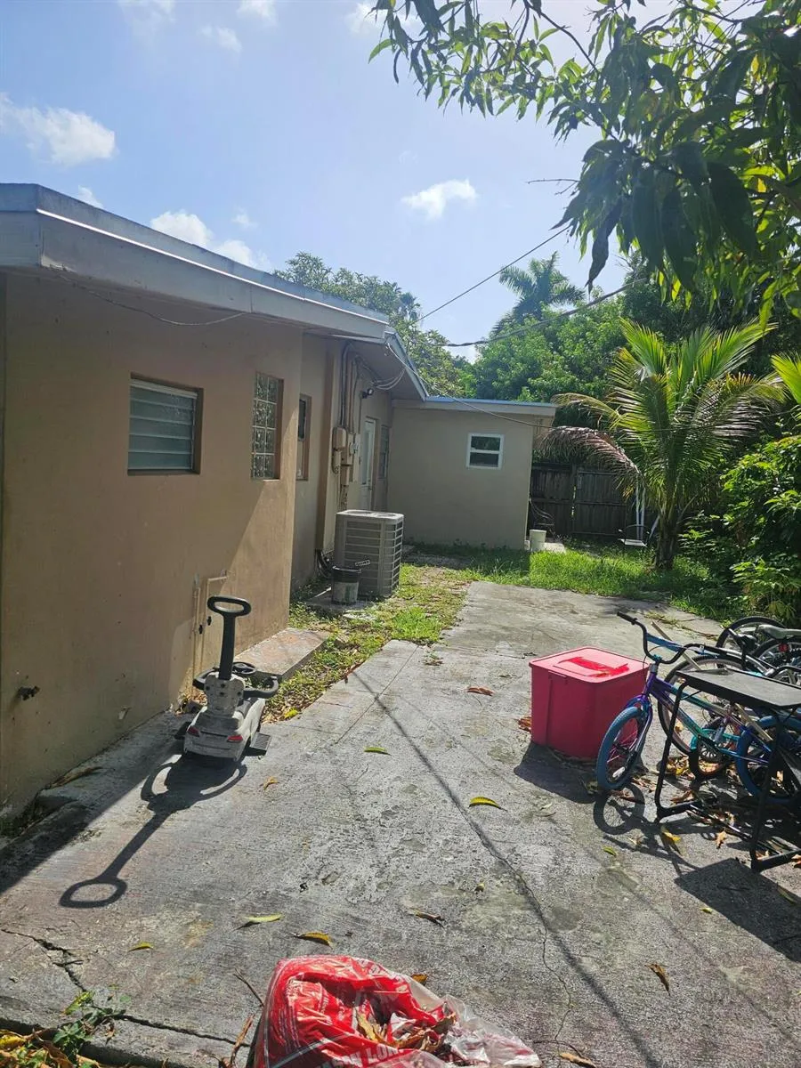 6134 HOGAN CREEK ROAD Margate, FL 33063