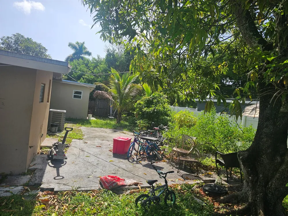 6134 HOGAN CREEK ROAD Margate, FL 33063